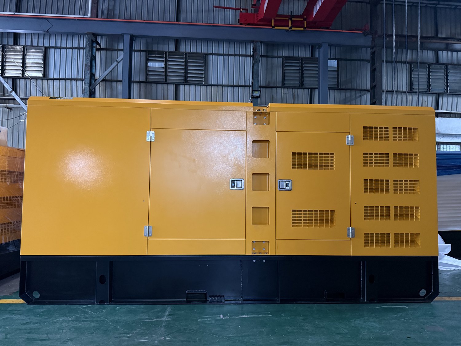 700 kVA Perkins silent diesel generator set